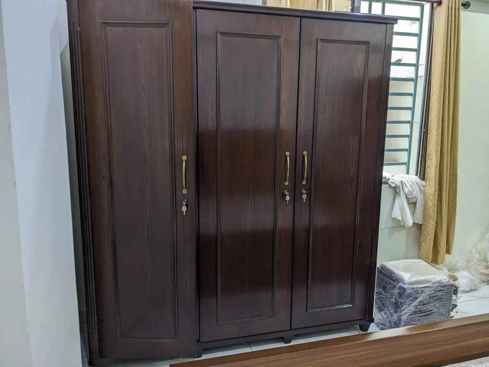 Classic Wooden Bed Set with Elegant Design
