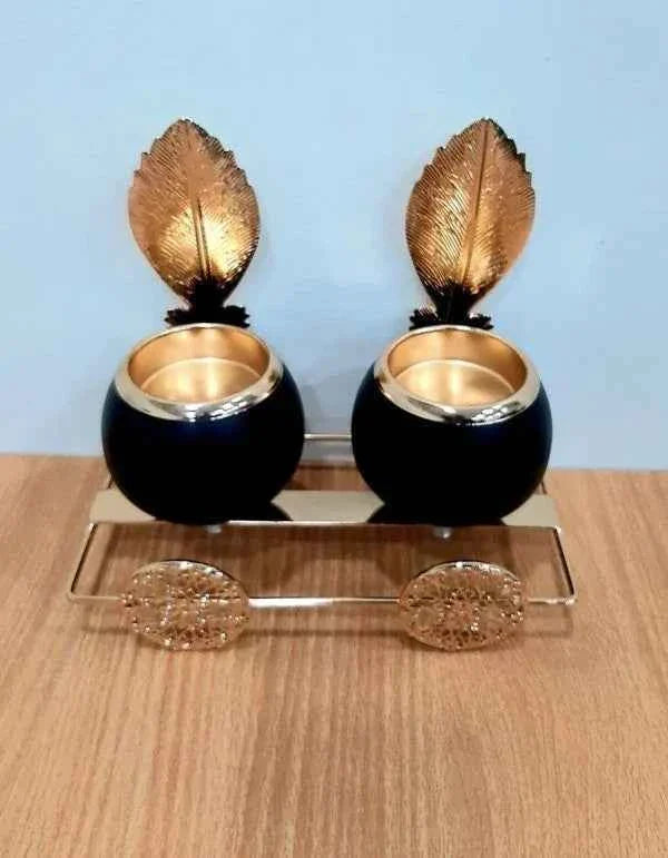 Metallic Vintage Candle Holders With Golden Feathers Display